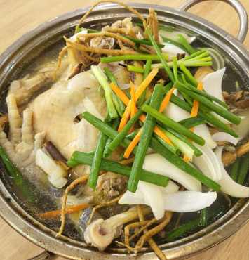 토종닭 한방백숙.