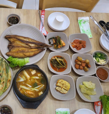 신라쌈밥(제육볶음 +고등어구이+해물된장찌게 +쌈) (2인분이상 주문가능)
