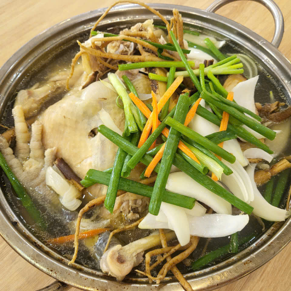 토종닭 한방백숙.