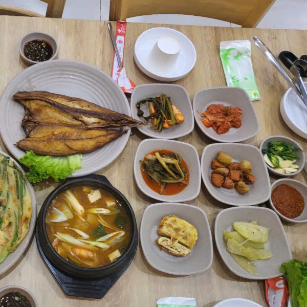 신라쌈밥(제육볶음 +고등어구이+해물된장찌게 +쌈) (2인분이상 주문가능)